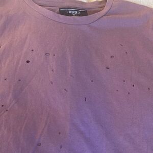 NWOT Forever 21 Mens Torn Short Sleeve T Shirt. Size Large.